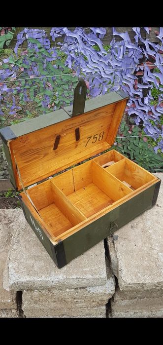 Ladă militară din lemn