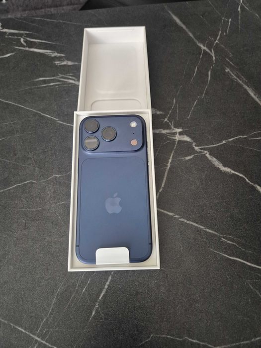 НОВ! Apple iPhone 17 Pro 256GB Deep Blue
