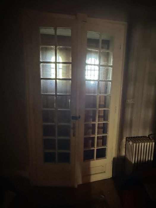Geam,Usi,Ferestre,Mobilier,Sobe teracota din lemn masiv de stejar, Stilul brâncovenesc tâmplărie veche de aproximativ 80 de ani.