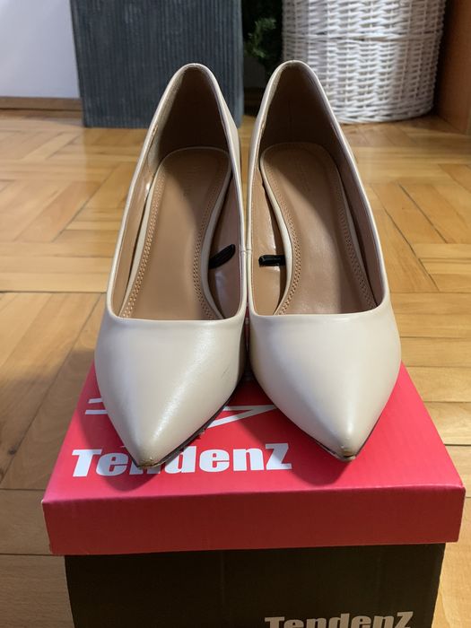 Много запазени обувки на висок ток Reserved