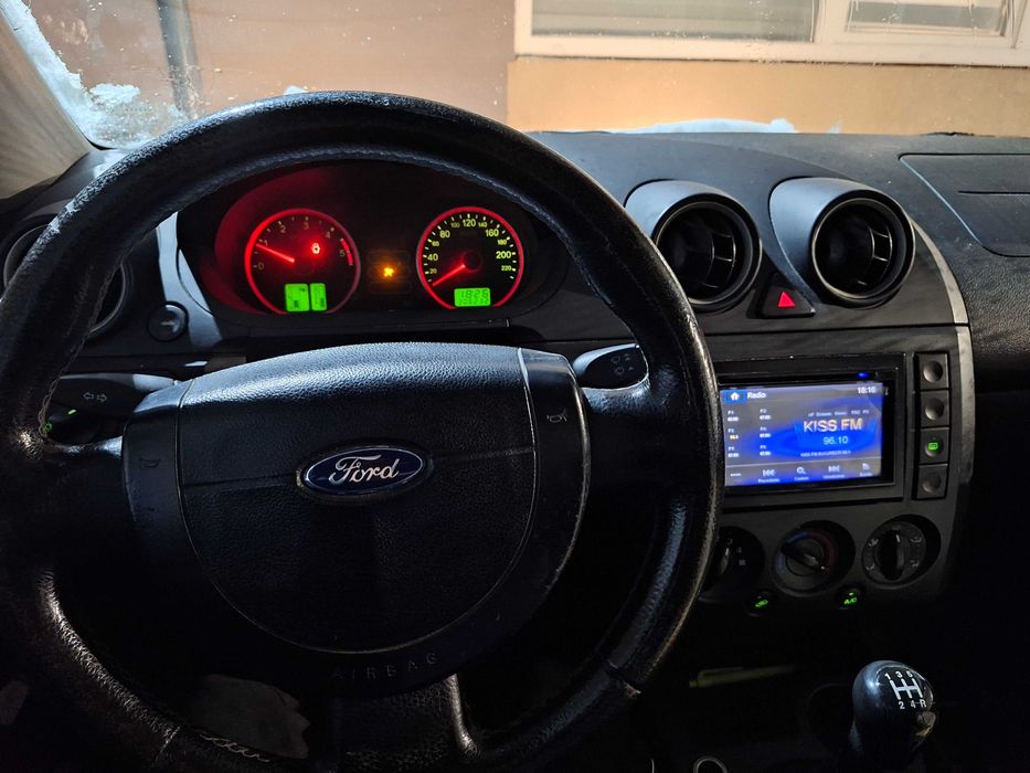 Ford fiesta de vânzare  3000 ron fix