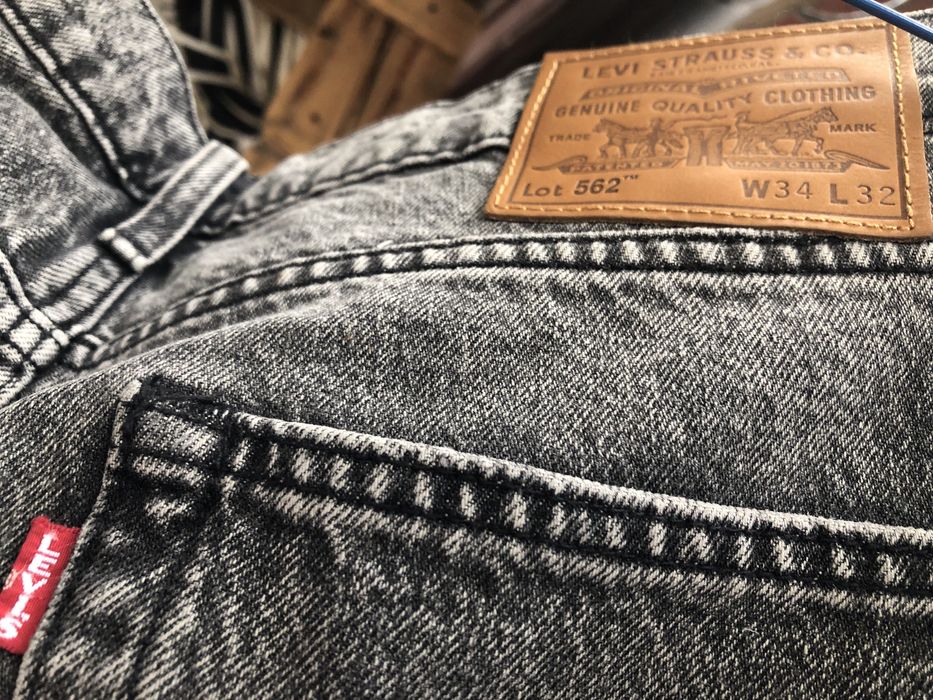 Blugi Levi's 562 Loose Taper . SUPERPRET.