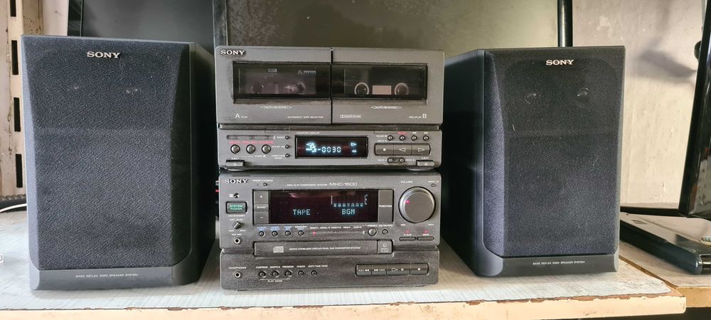стерео уредба SONY MHC-1600 -перфектна.
