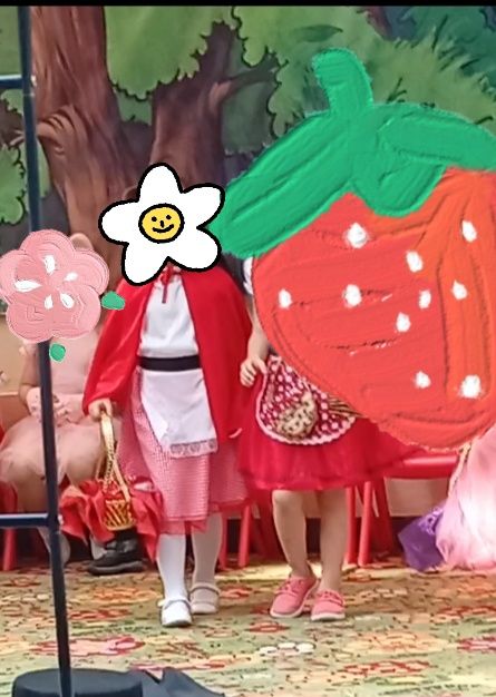 Vând costum scufița roșie