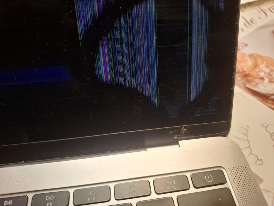 Продавам/Бартер Macbook pro 13 2017 ЧЕТИ ОПИСАНИЕТО!