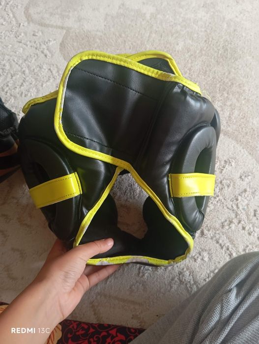 продам два боксерских шлема UFC и Venum