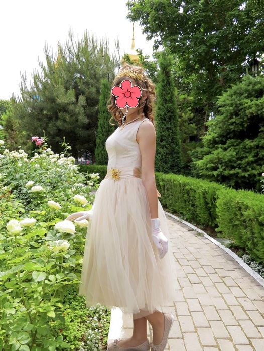 Вечернее праздничное платье на выход .