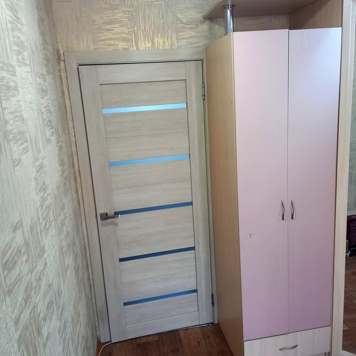 Шкаф мальнький вместительный