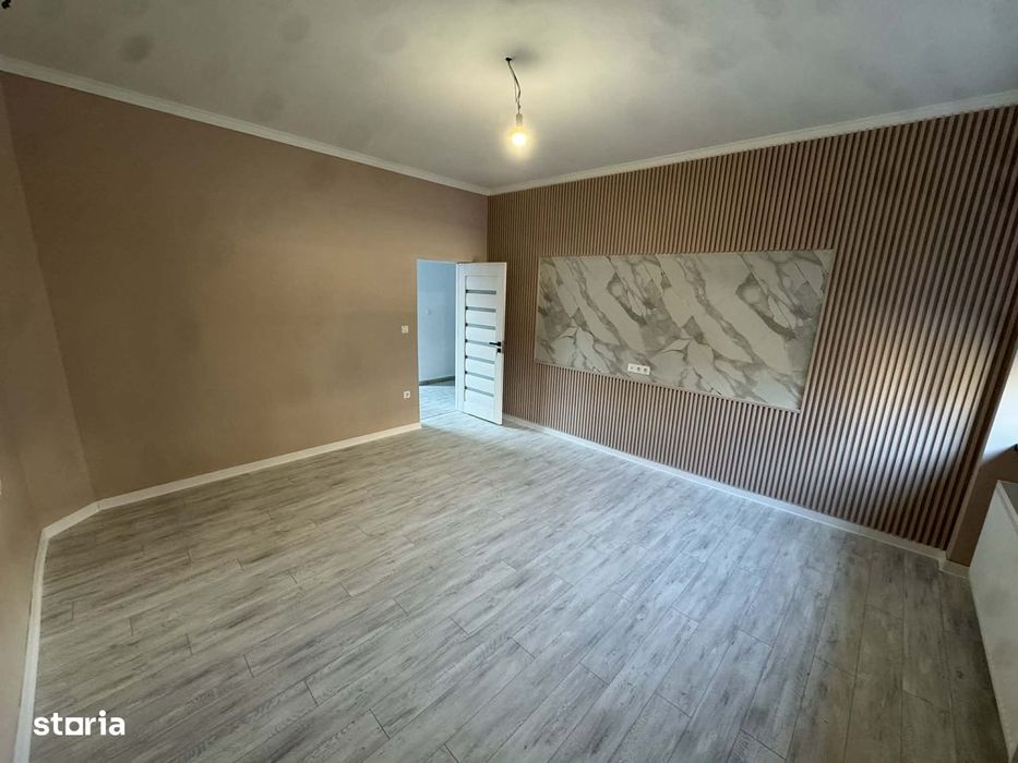 Casa renovata 2 camere + living , zona Piata Mica