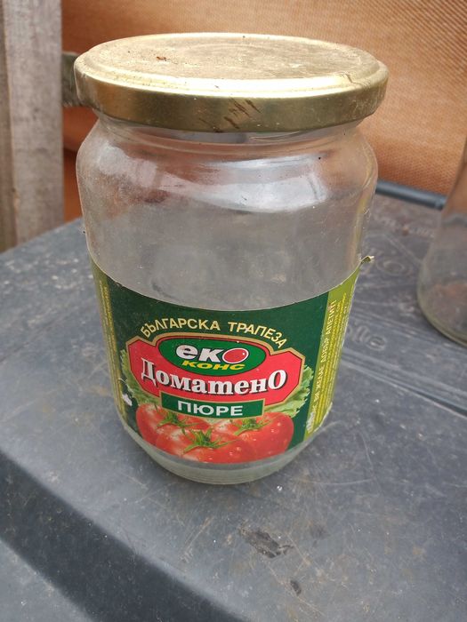 Продавам буркани на винт и бутилки.