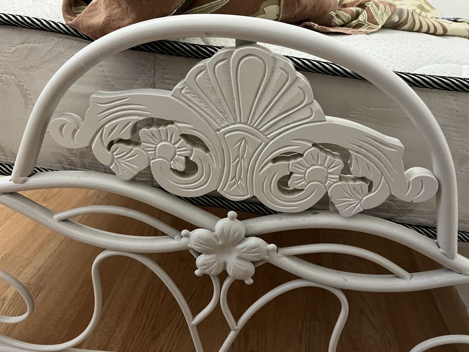 Две кованные кровати