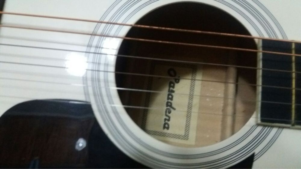 Продается Гитара срочно . Gitara sotiladi