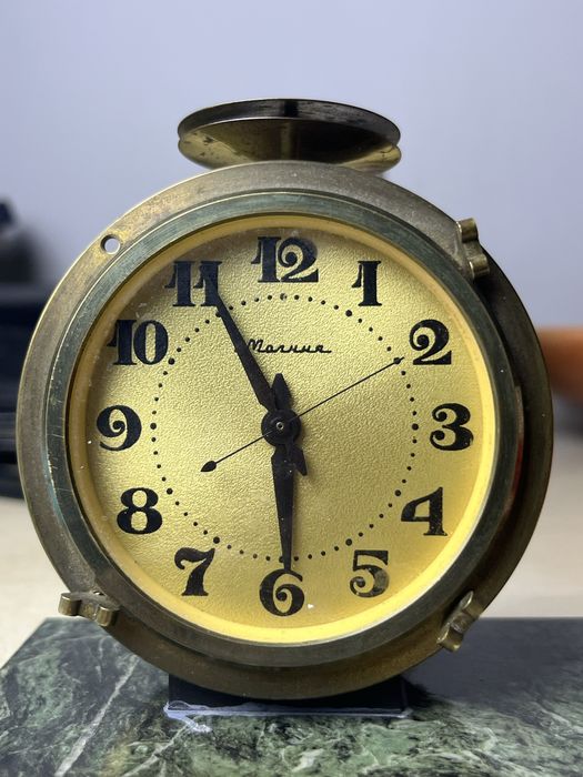 Продам Настольные Часы Молния