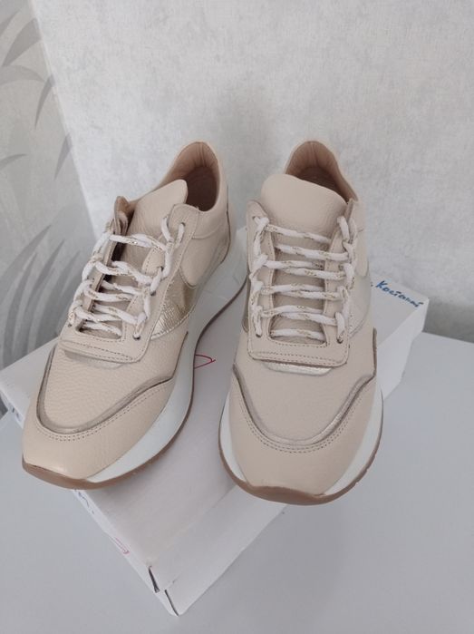 Обувь женская кроссовки