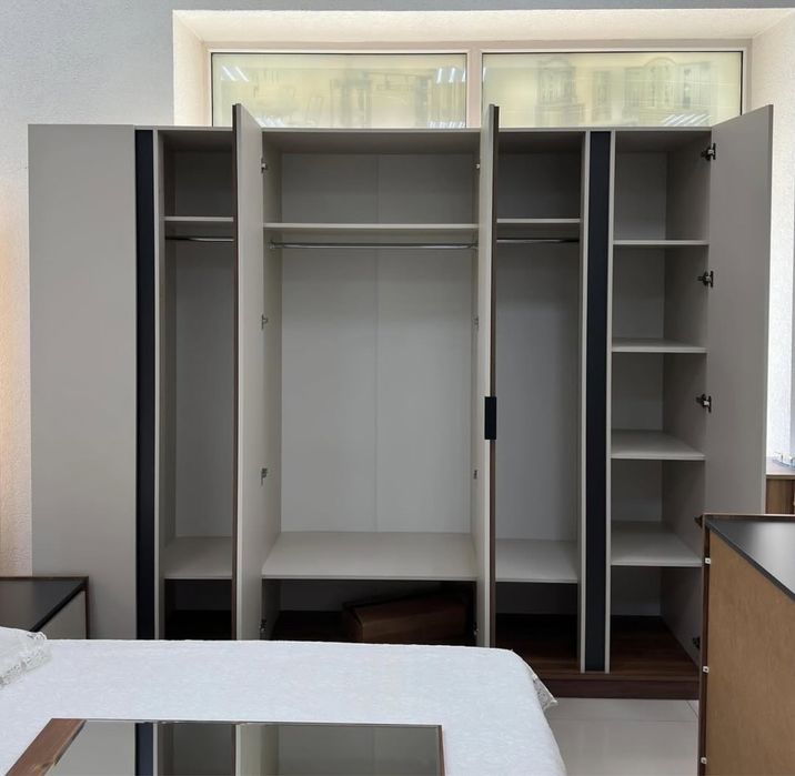 Спальный гарнитур