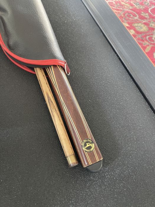 Кии бильярдный с чехлами состояние новое