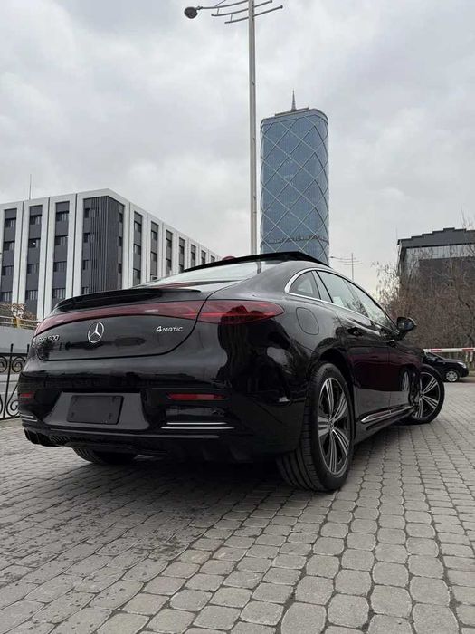 Mercedes EQE 500 pod zakaz