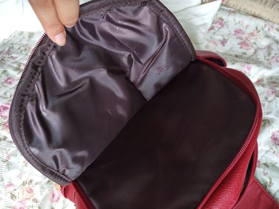 Червена кожена чанта - раница