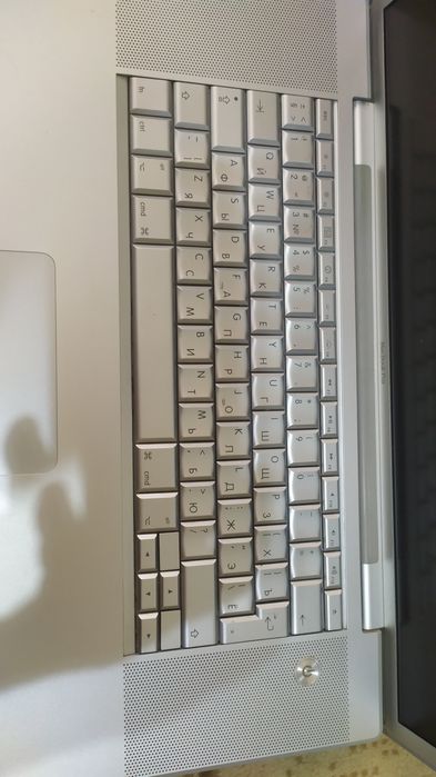 Продам  МакБоок Про  17  требует ремонта