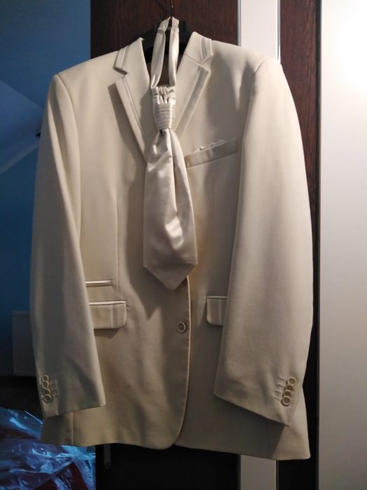 Vând haine de dama și de barbat