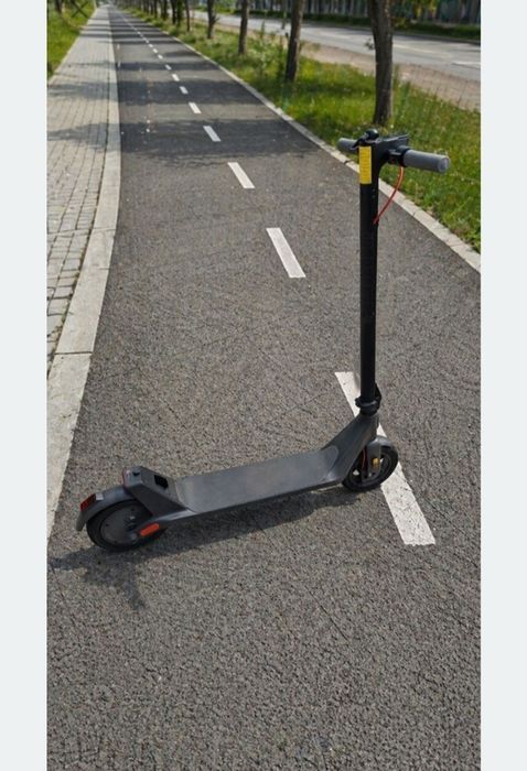 Trotineta electrica Xiaomi Electric Scooter 4 Lite, putere motor 300 W
