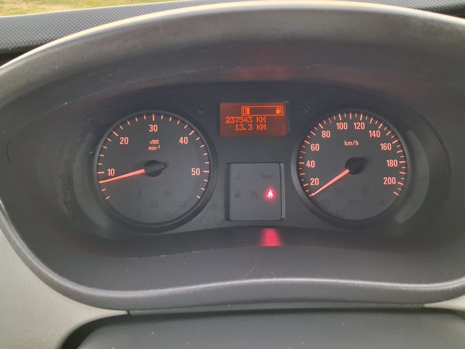 Opel Vivaro ( Renault Trafic )