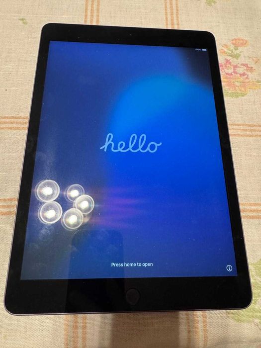 IPad 10.2- (generația a 8-a) model A2270, varianta de 32GB