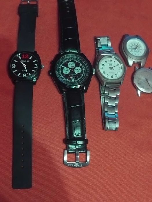 Лот часовници пет броя