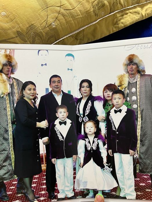 Платье со стразами и с жилеткой для тоя