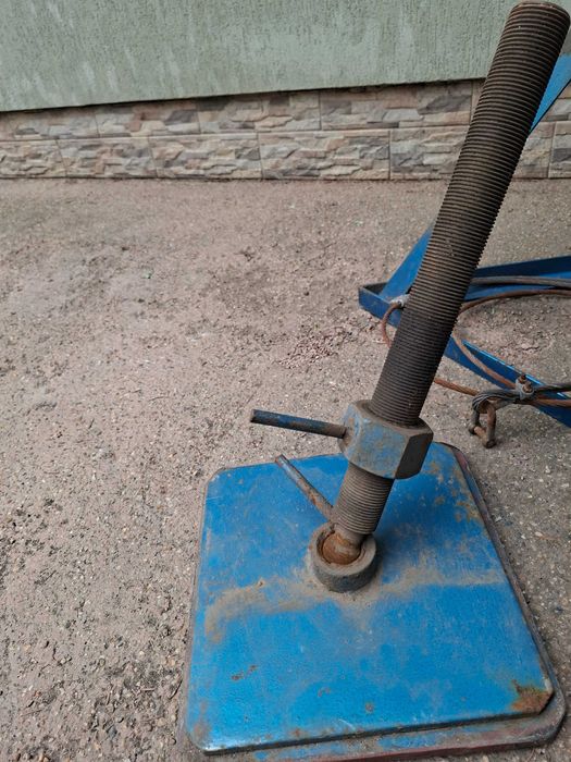 Capre (suporti) pentru andocare (scoatere pe uscat) ambarcatiuni