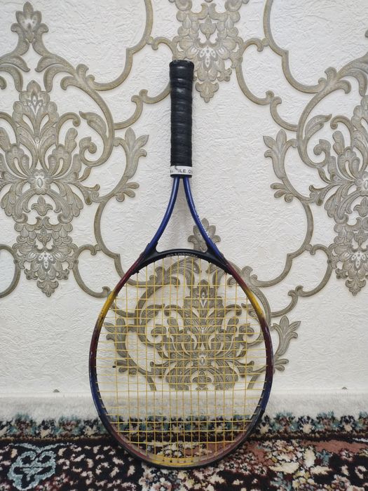 Теннисный ракетка