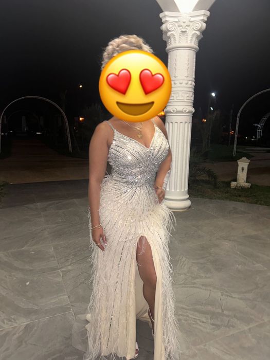 Vand rochii de seara ca noi purtate doar la un eveniment