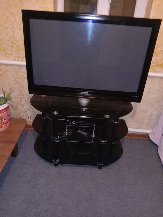 Продаются плазменный телевизор и подставка