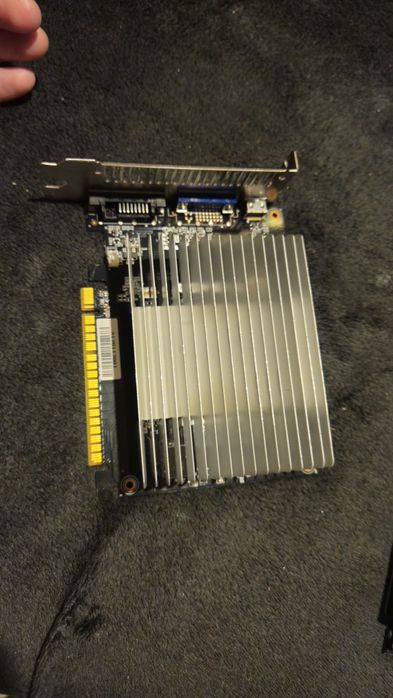 Placi video ddr 5.  2gb si 4 g