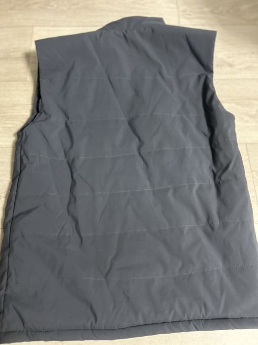 Продается желетка куртка