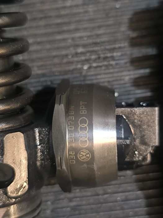 Injectoare  / injector 1.9 TDI BLS Golf 5 Octavia 2 Touran Passat B6