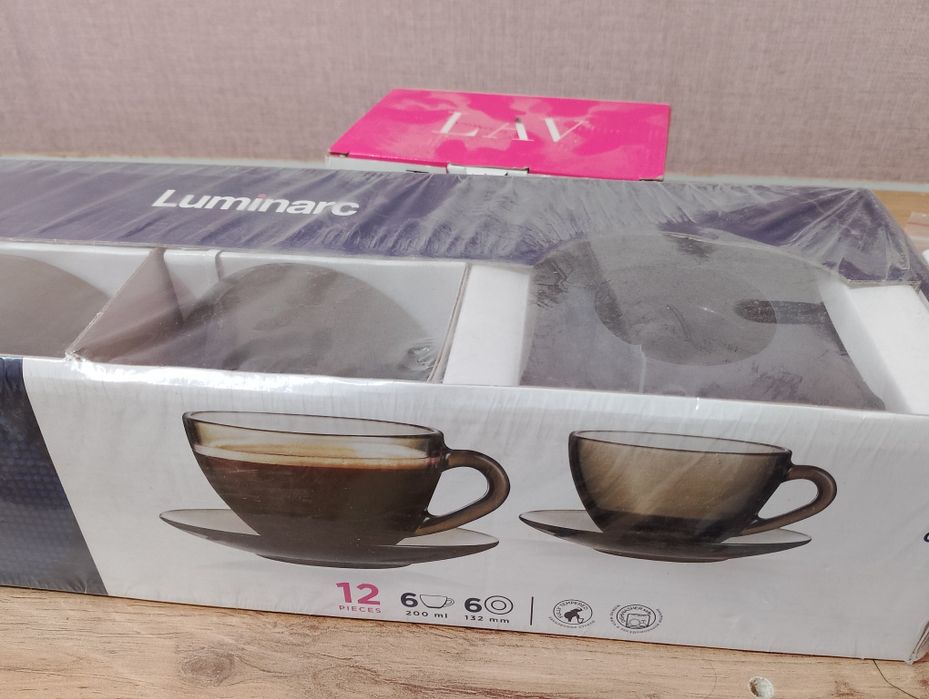 Посуда, одеяло, полотенца, постельное