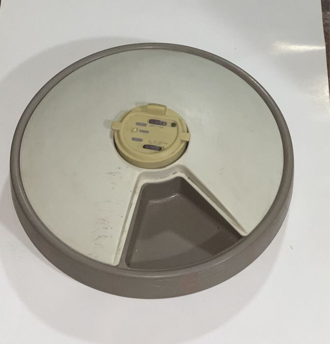 Продам автоматическую кормушку для кошек собак и др животных б.у.