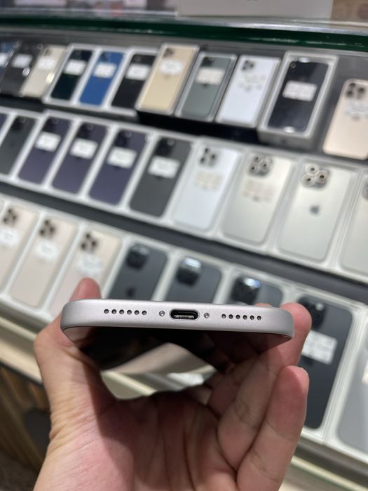 iPhone 17 pro Max silver