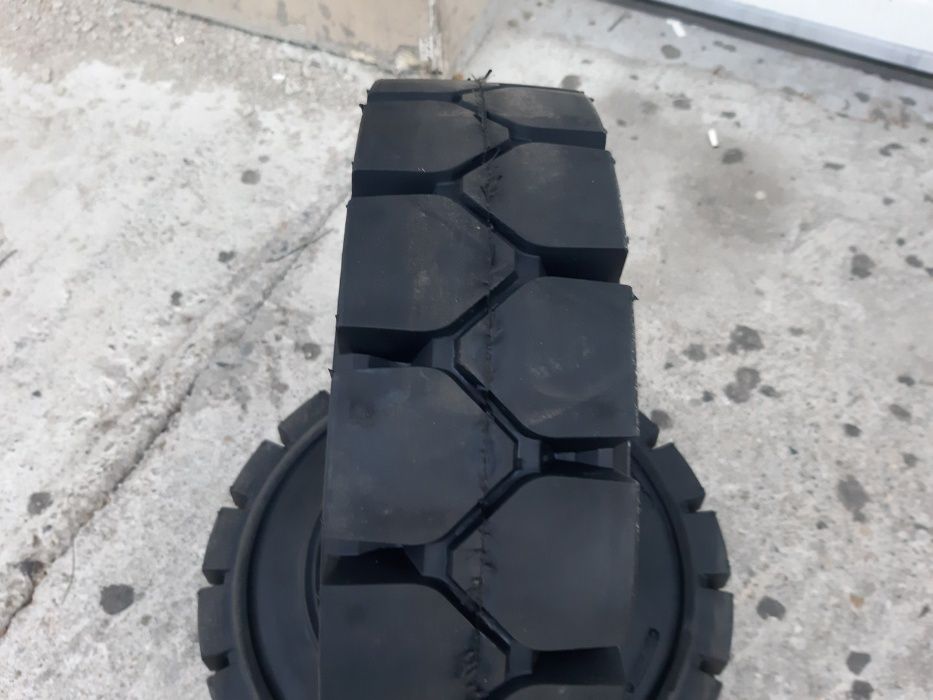 Anvelope noi industriale 5.00-8 SOLID cu livrare rapida cu garantie