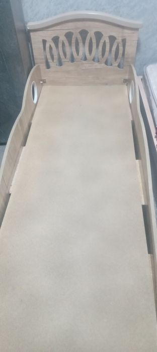 Детская кровать и еолыбели