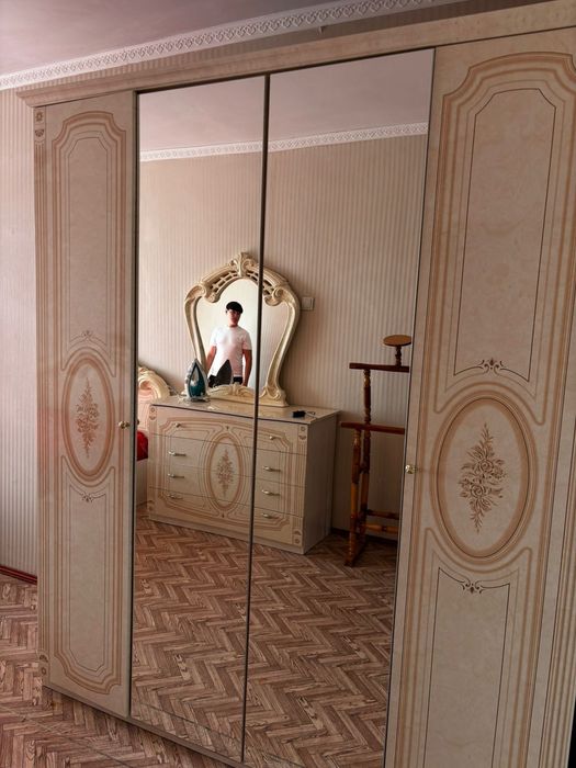 Продам спальный гарнитур