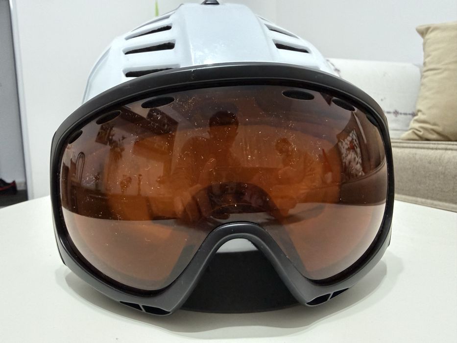 Casca de ski cu ochelari