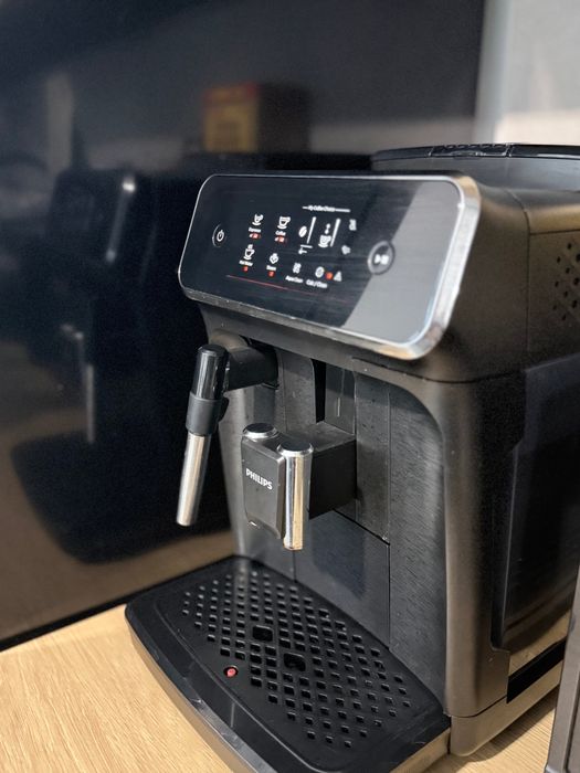 Продавам кафеавтомат PHILIPS EP2220