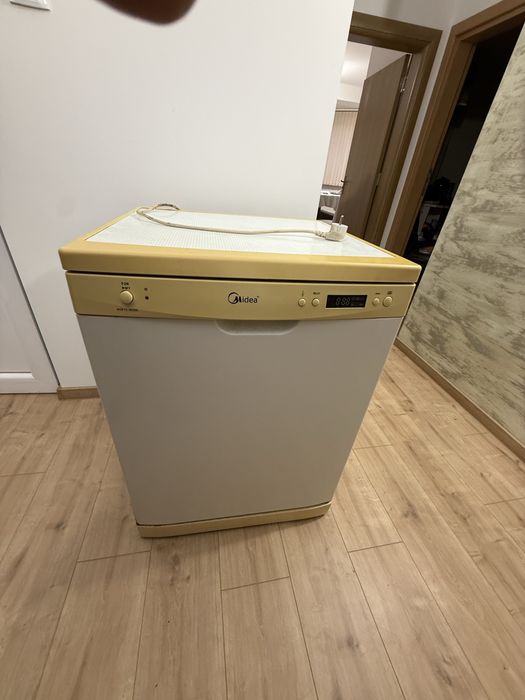 Садомиалня Midea