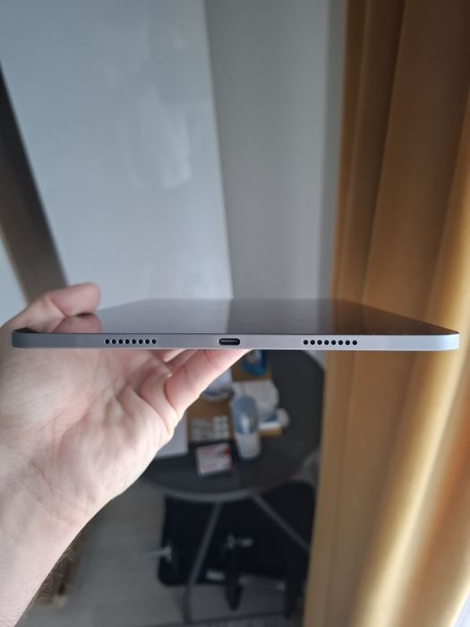 Vand Ipad 11 pro  Wi-fi 256 gb 2024