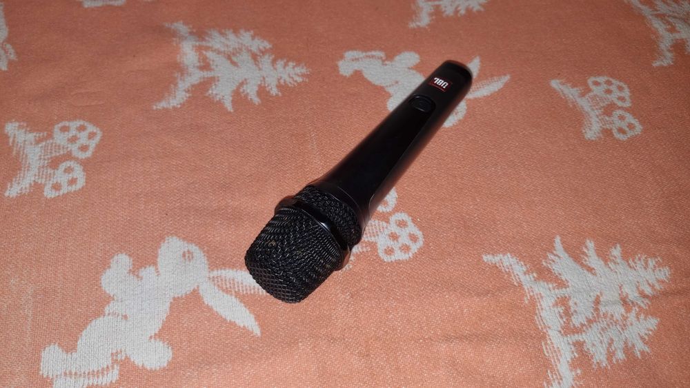 Microfon JBL cu fir