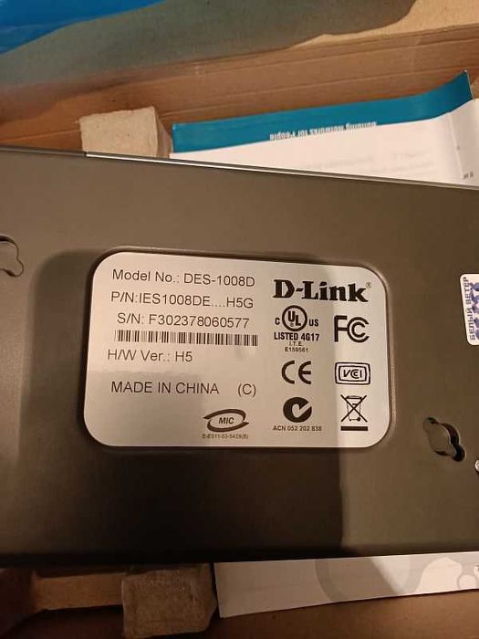 Неуправляемый коммутатор "D-link DES-1008D",