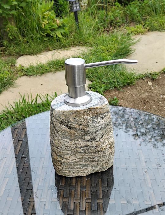 Аксесоари за баня от естествен камък