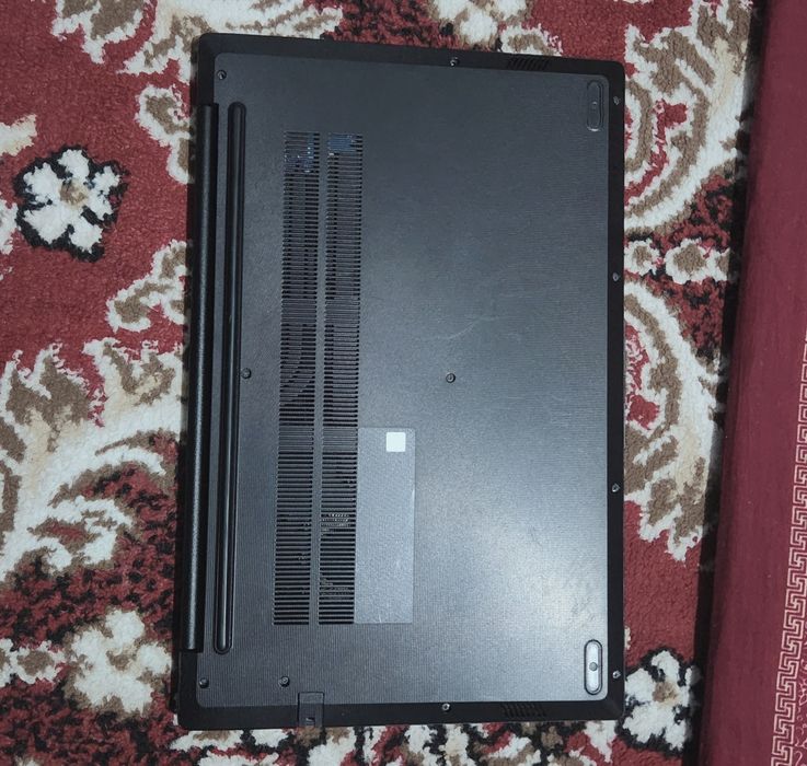 Lenova Noutbuki sotiladi